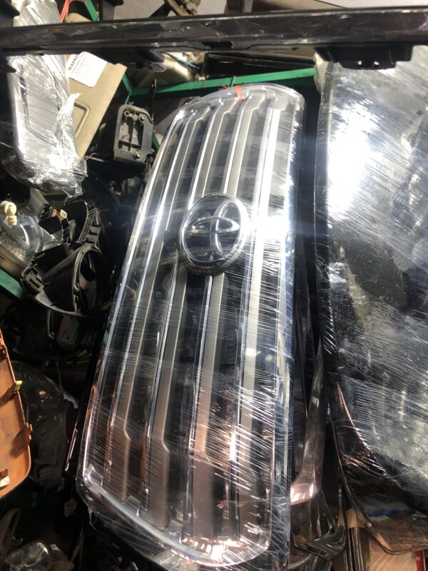 Land Cruiser lc200 model 2013 to 2015 - Image 3